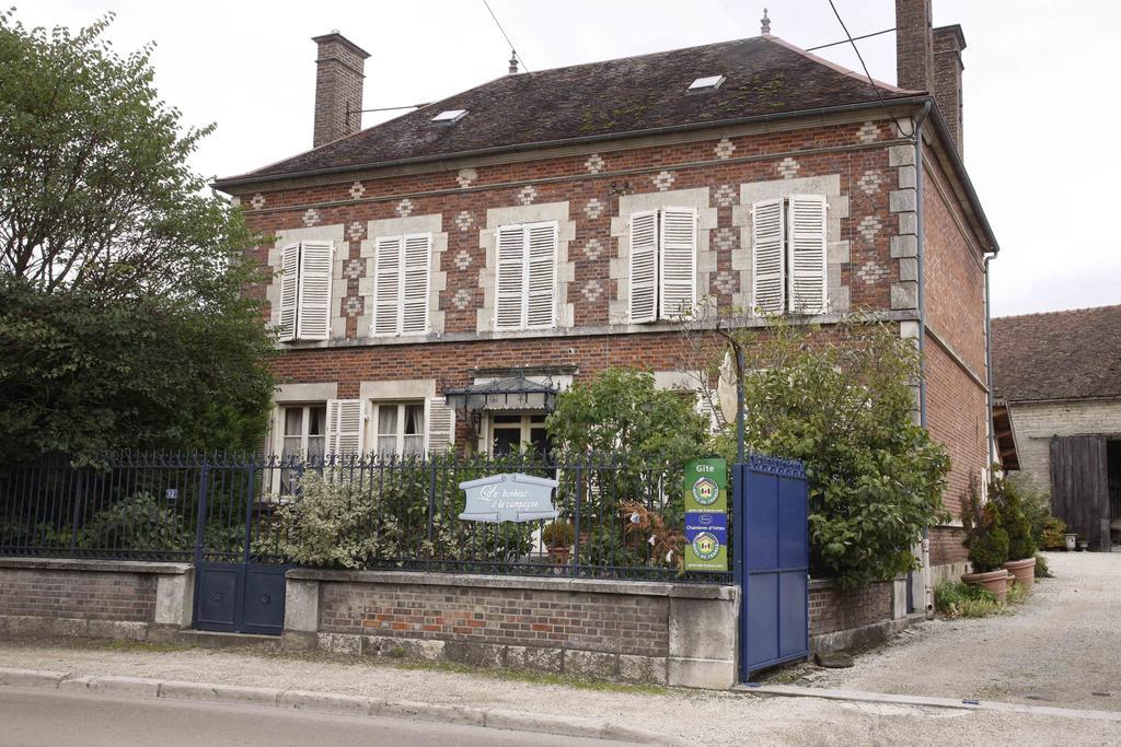 Le Bonheur A La Campagne Bed & Breakfast Lesmont Exterior photo